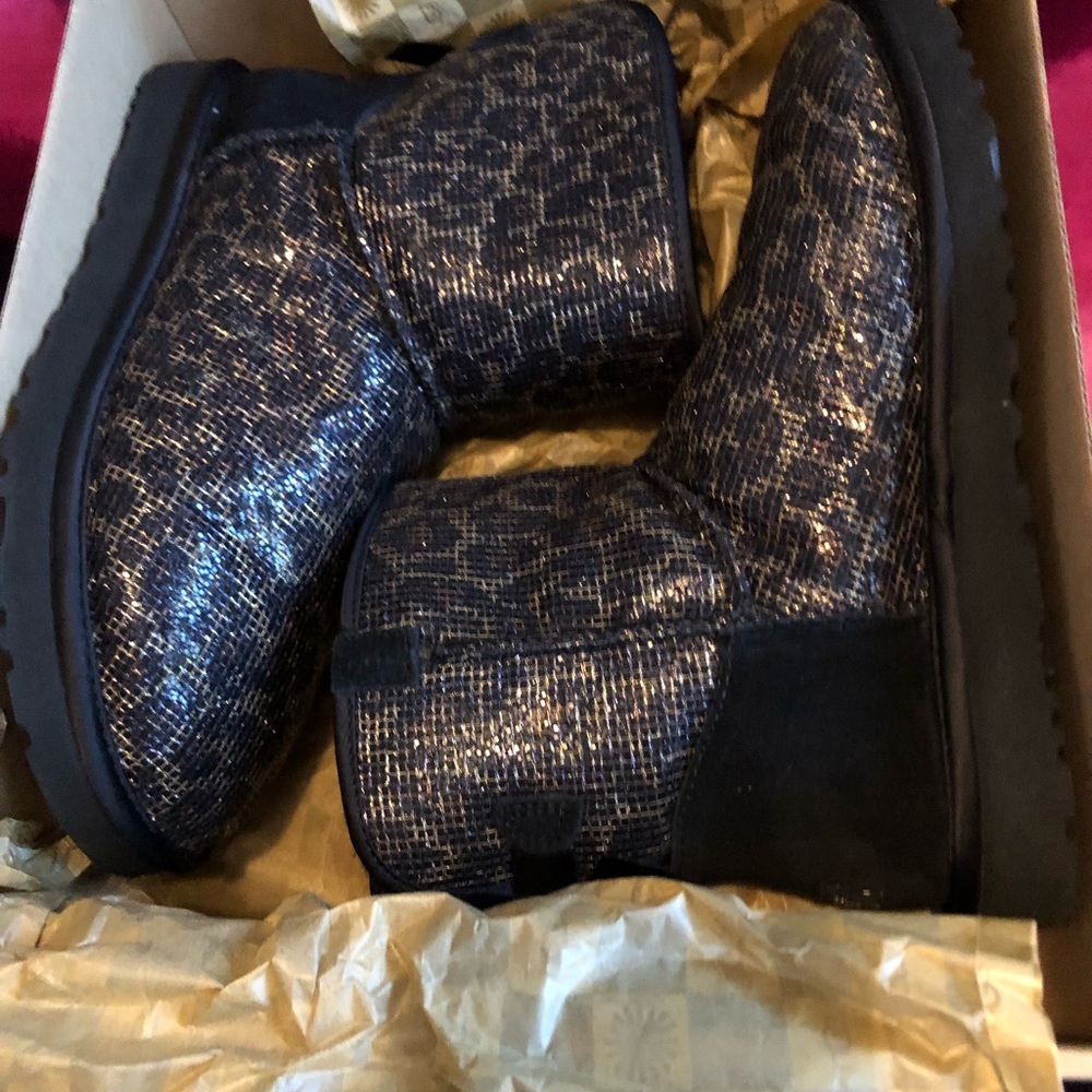 **UGG Boots** - Picture 3 of 8